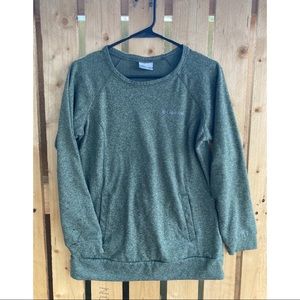 Columbia pull over sweater. Green